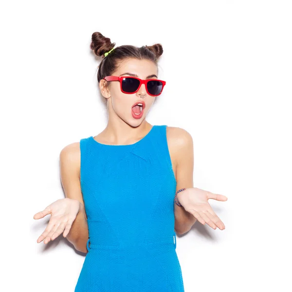 Young Surprised Woman with sunglasses looking at camera — Stock Photo, Image