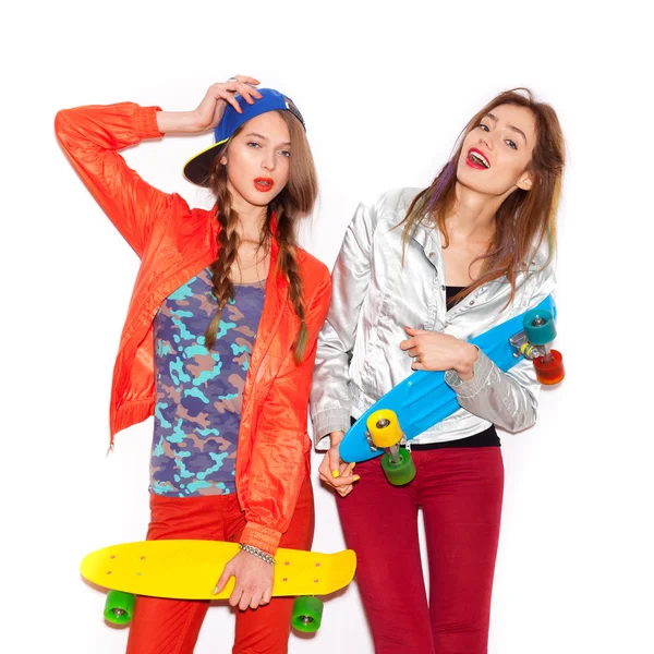 Two young girl friends standing having fun together — Stock Photo, Image