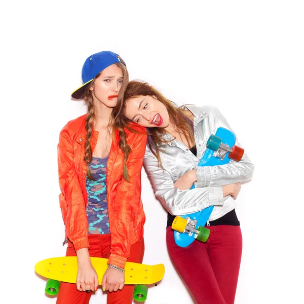 Two young girl friends standing having fun together — Stock Photo, Image