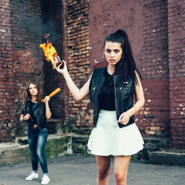 Two Bad fan girls with Molotov cocktail bomb in the street — Stock Photo, Image