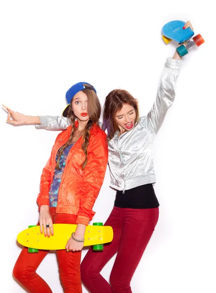 Two young girl friends standing having fun together — Stock Photo, Image