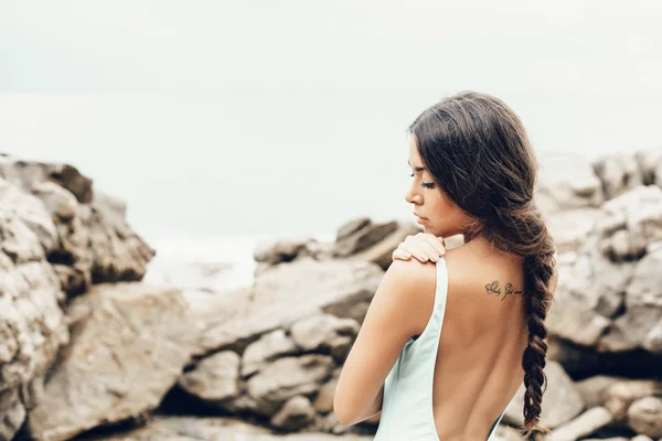 Beautiful girl standing  on the beach alone — Stock Photo, Image