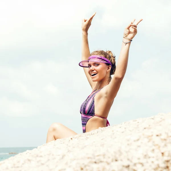 Yaşam konsepti - açık havada yaz zevk güzel mutlu kadın — Stockfoto