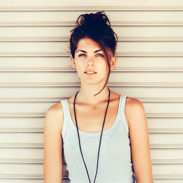 Buiten zomer portret van vrij schattig meisje — Stockfoto