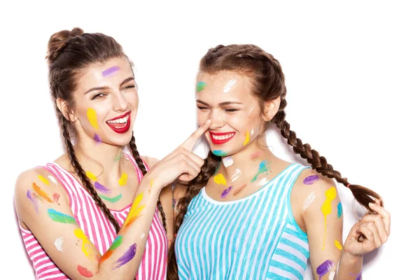 Dois adorável pintado menina amigos se divertindo — Fotografia de Stock