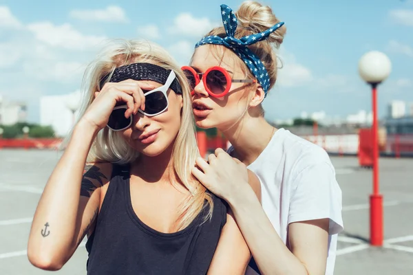 Two beautiful and sensuality girls — Stock Photo, Image