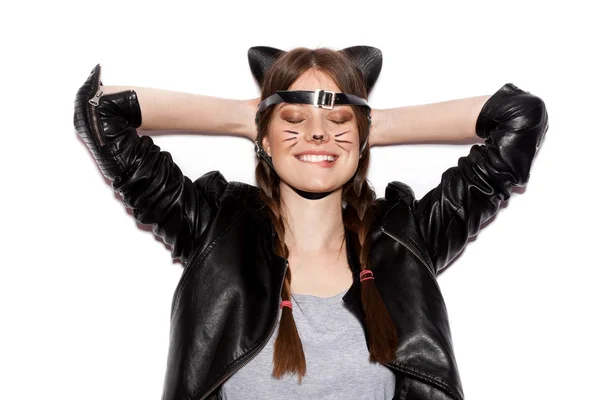 Funny girl představuje jako malá kočka baví — Stock fotografie