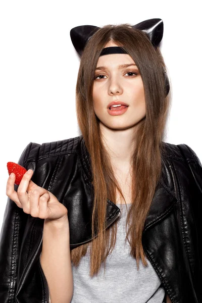 Young pretty woman enjoy fresh strawberries — Stock Photo, Image