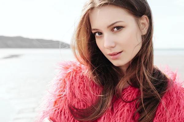 Outdoors portrait of Young pretty female model — Stock Photo, Image