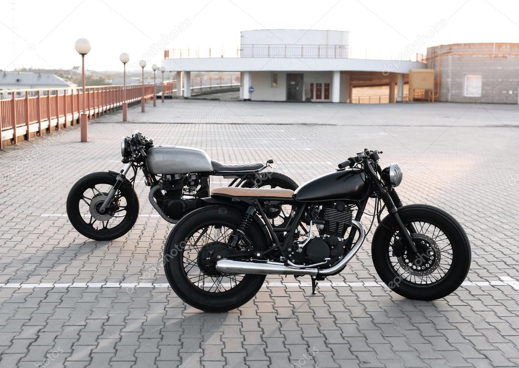 Two vintage motorcycle in parking lot during sunset — Stock Photo