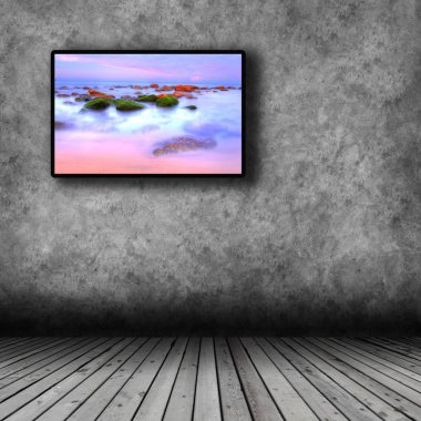 plazma tv duvardaki odadan