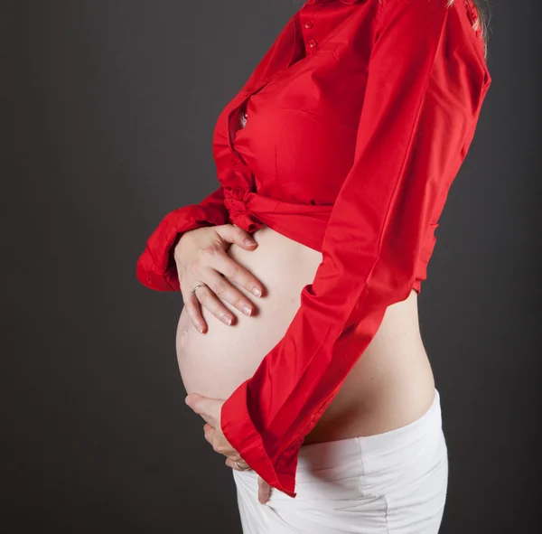 Nahaufnahme von einem süßen Schwangerschaftsbauch — Stockfoto