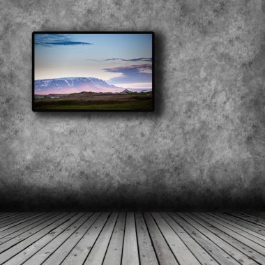 plazma tv duvardaki odadan