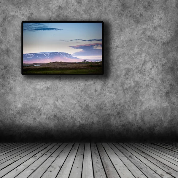 Plasma-TV an der Wand des Zimmers — Stockfoto