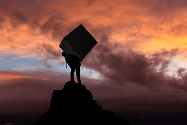 Empresário carregando pacote de pedra pesada — Fotografia de Stock