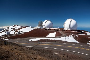 Mauna Kea en yüksek yanardağ, kubbeler Gözlemevi