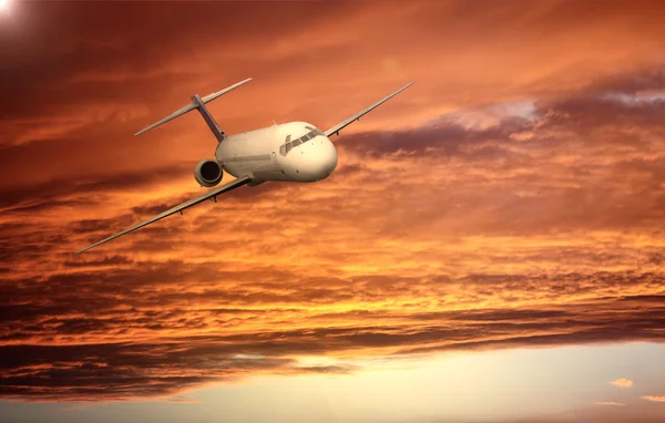 Avião voando nas nuvens — Fotografia de Stock