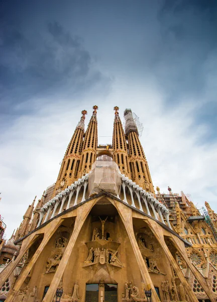 Barcelona, Spanien - 25 April 2016: La Sagrada Familia - katedralen — Stockfoto