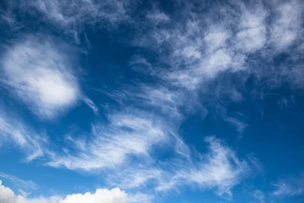 Ciel bleu et nuages — Photo