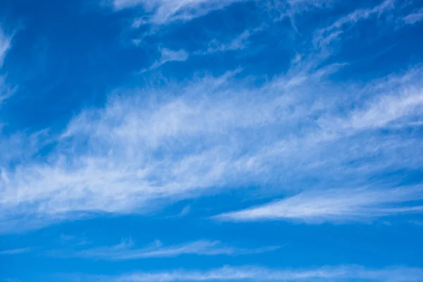 Céu azul e nuvens — Fotografia de Stock