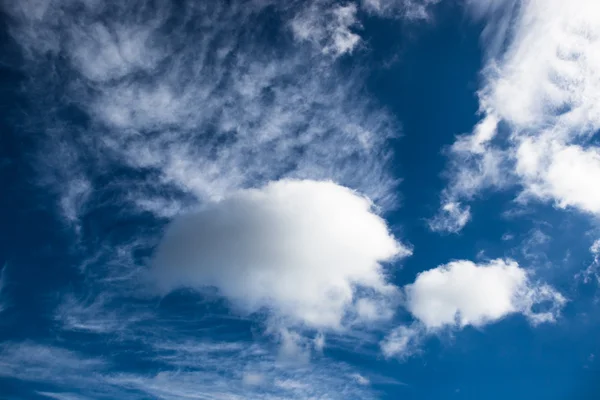 Ciel bleu et nuages — Photo