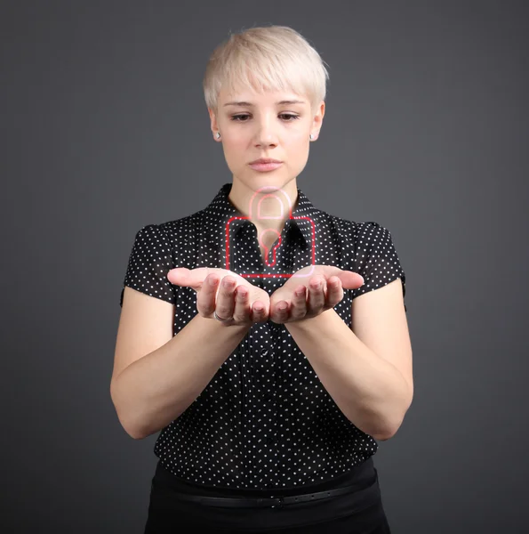 Concepto de seguridad - mujer de negocios y candado — Foto de Stock