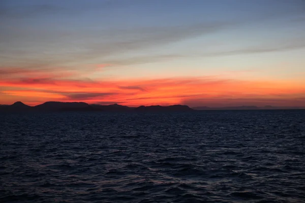 青い海と空と夕日 — ストック写真