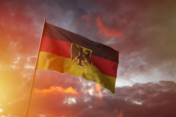 德国国旗与旗杆在风中飘扬 3D渲染 — 图库照片