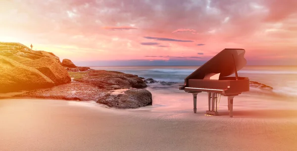 석양에 해변에서 바깥의 피아노 — 스톡 사진