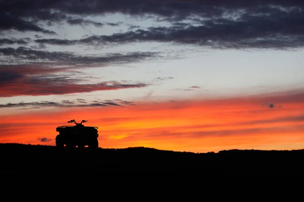 Silueta Atv Quad Bike Atardecer Concepto Exploración Vacaciones Con Silueta — Foto de Stock