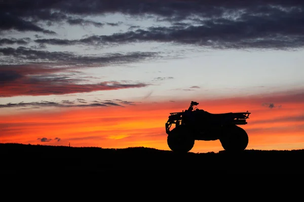 Silhouette Atv Quad Bike Tramonto Concetto Esplorazione Delle Vacanze Con — Foto Stock