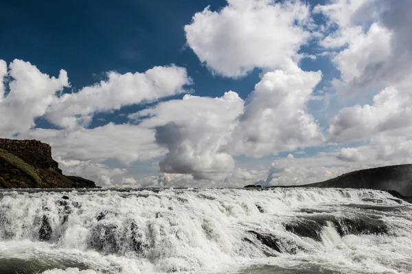 Blick auf den großen Gullfoss-Wasserfall auf Island — Stockfoto