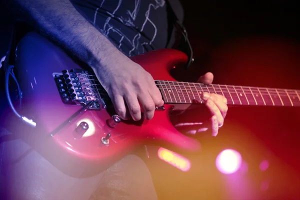 Guitarrista con guitarra eléctrica — Foto de Stock