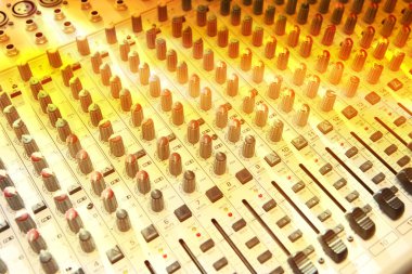 Müzik stüdyo mix konsol