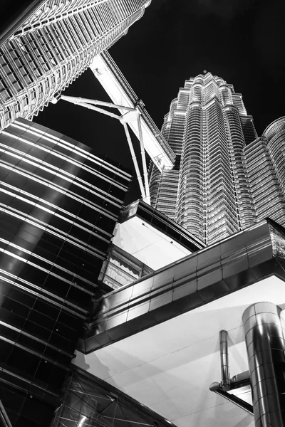 Kuala Lumpur, Malajzia - január 14-én: A Petronas ikertornyok Nightscape — Stock Fotó