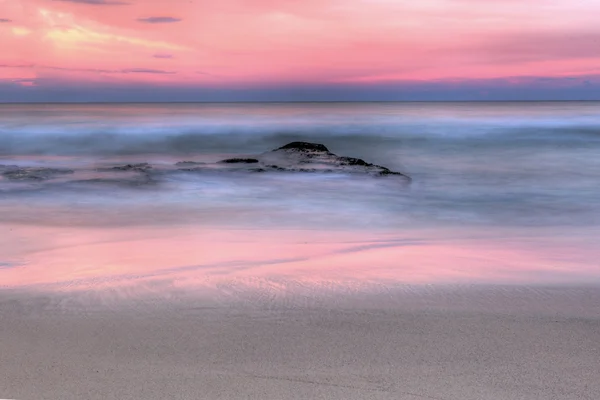 夕暮れの海石 — ストック写真