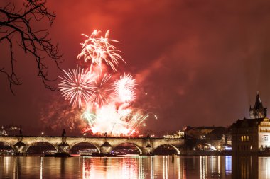 Panoramik Prag'daki Charles Köprüsü üzerinde