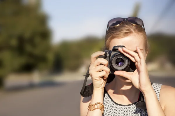 Fille avec la caméra — Photo