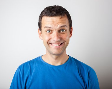 Genç adam duyguları ifade etme