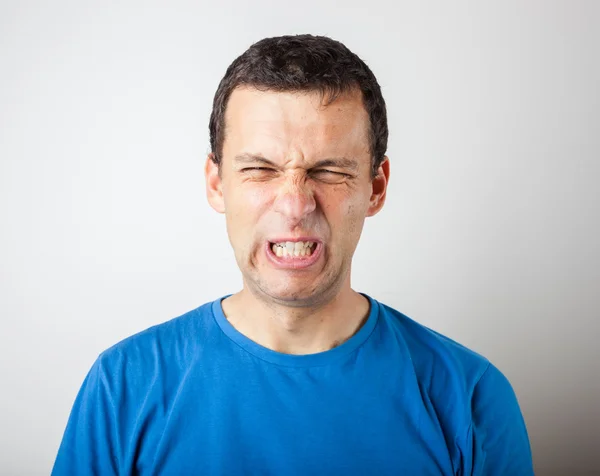 Jonge man uitdrukken van emoties — Stockfoto