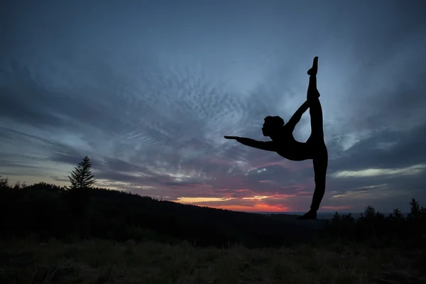 Practicante de yoga —  Fotos de Stock