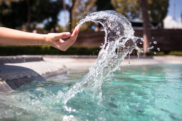 Mano bailando con el agua —  Fotos de Stock