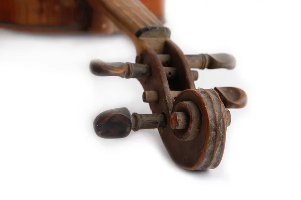 Vecchio violino rotto isolato — Foto Stock