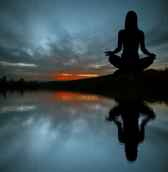 Yoga practicante imagen — Foto de Stock