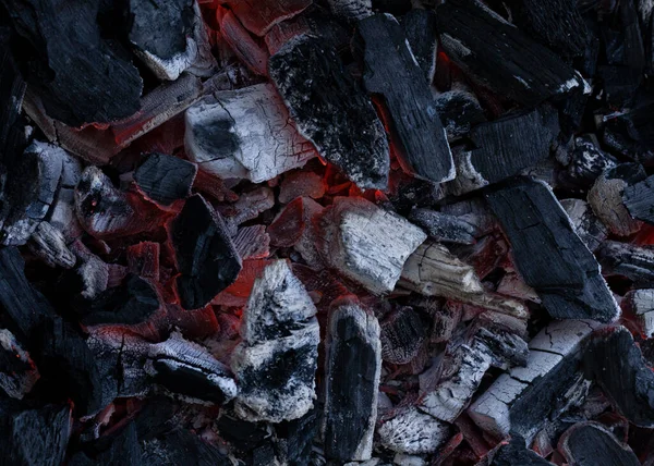Активно Угли Огне — стоковое фото