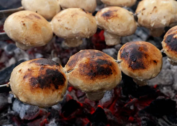 Frito Espetos Champinhons Com Crosta Crocante Fumaça — Fotografia de Stock