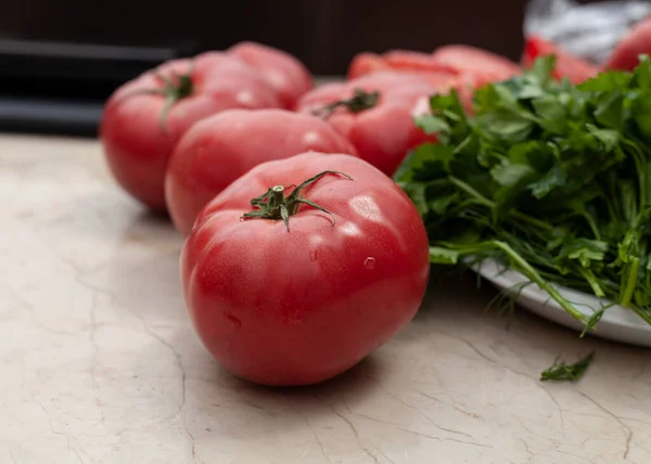 Juicy Tomatoes Greens Salad — Stock Photo, Image