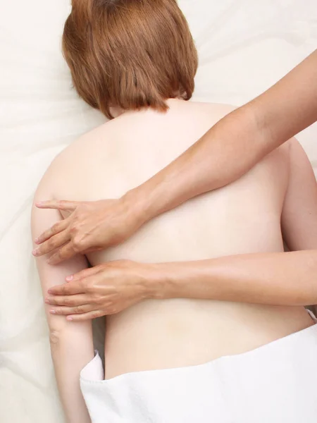 Massagem Terapeuta Massagens Pescoço — Fotografia de Stock