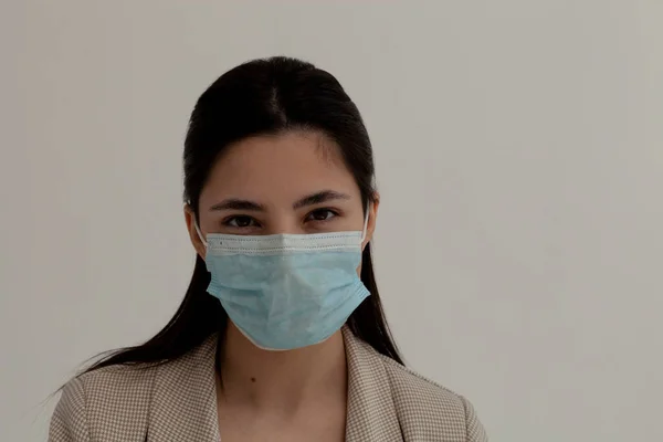 Beautiful Brunette Medical Mask Pandemic — Stock Photo, Image