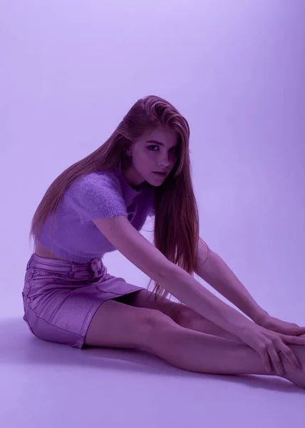 Beautiful Girl Fashionable Summer Clothes Purple Lighting Sits Floor — Stock Photo, Image
